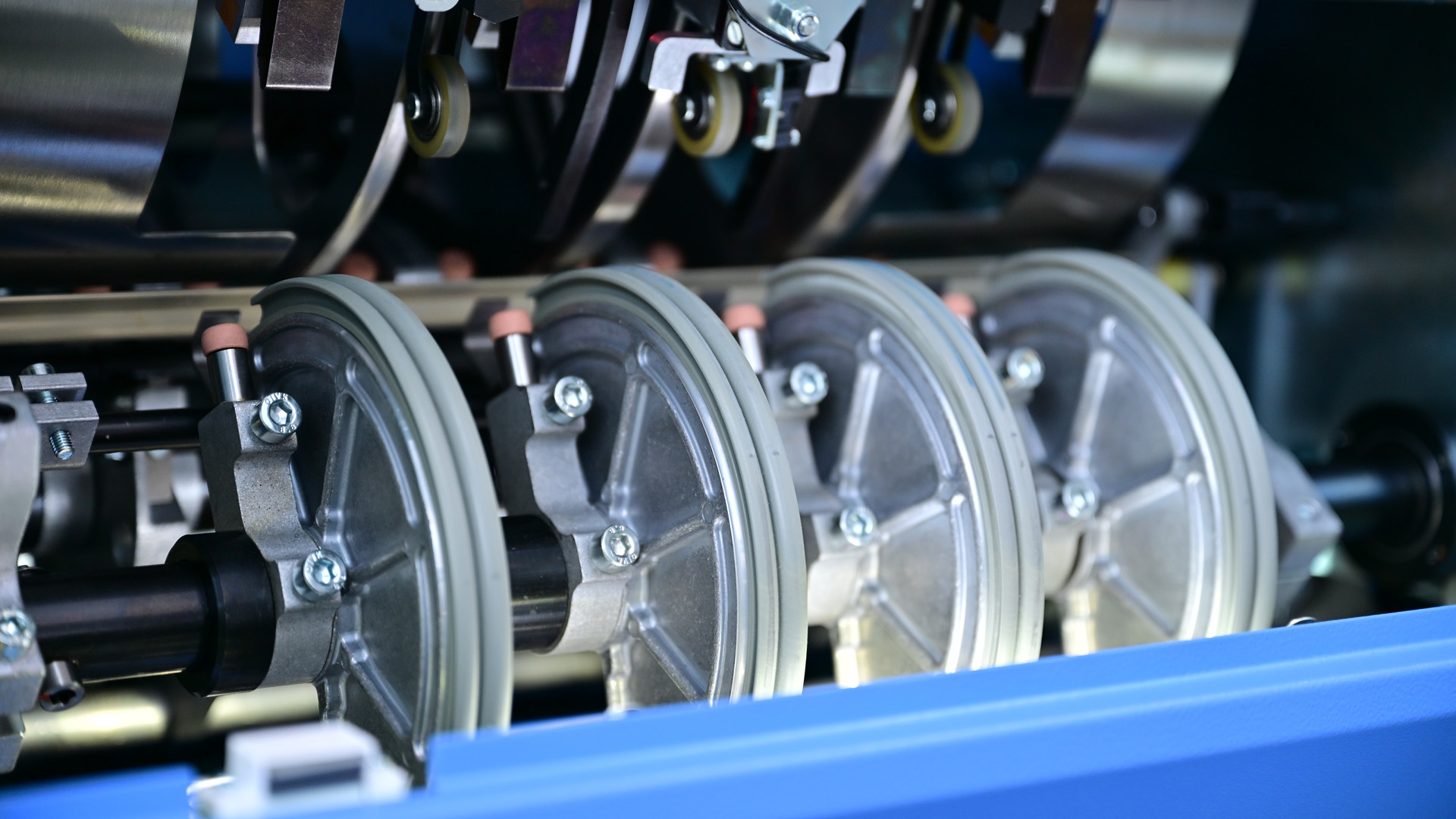 Official MM hero shot of the Primera PRO flagship saddle stitcher (Motion Control, auto three-knife trimmer).