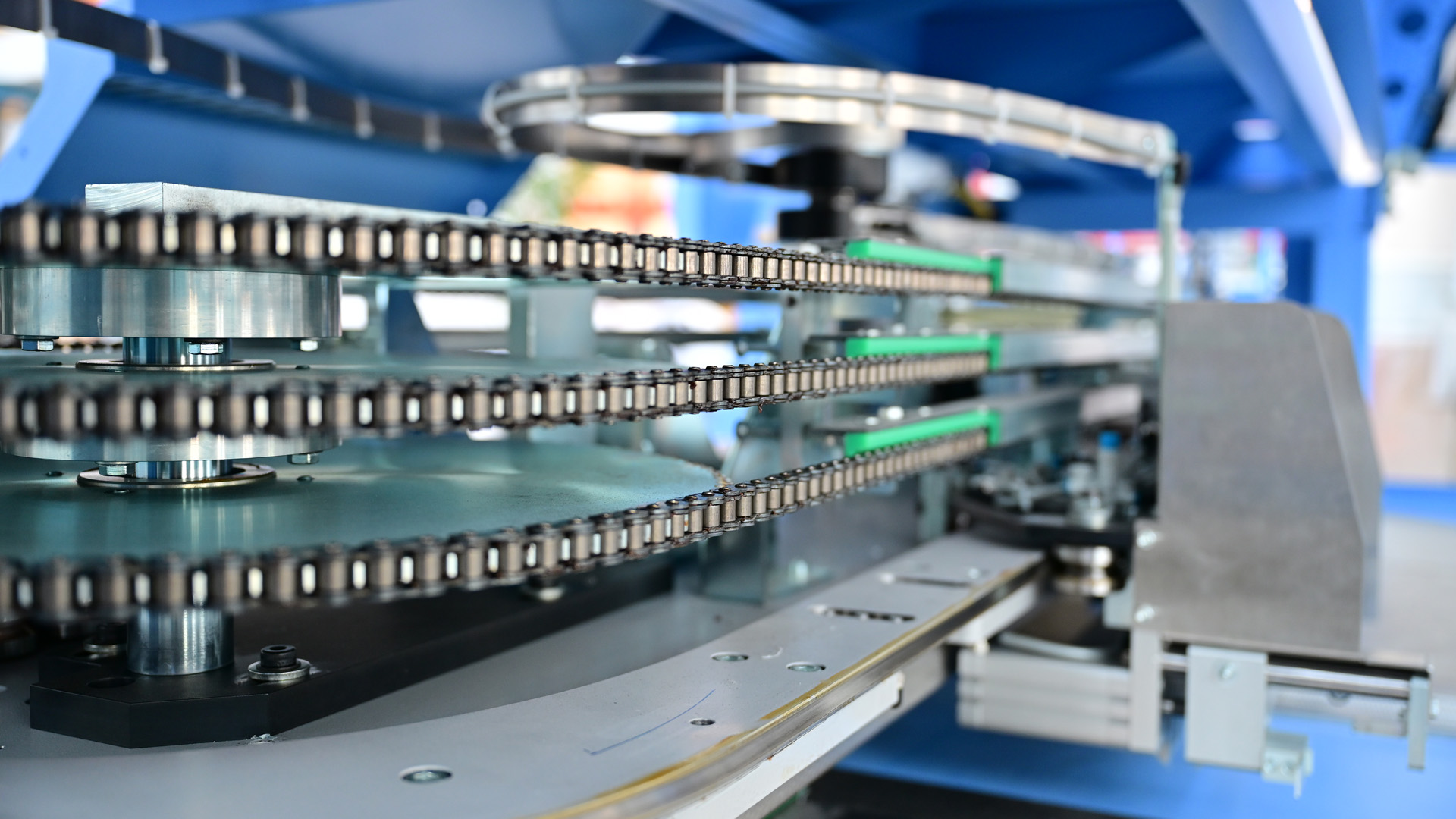 Official MM hero shot of the Vareo PRO modular 3-clamp perfect binder with per-clamp servo drives.