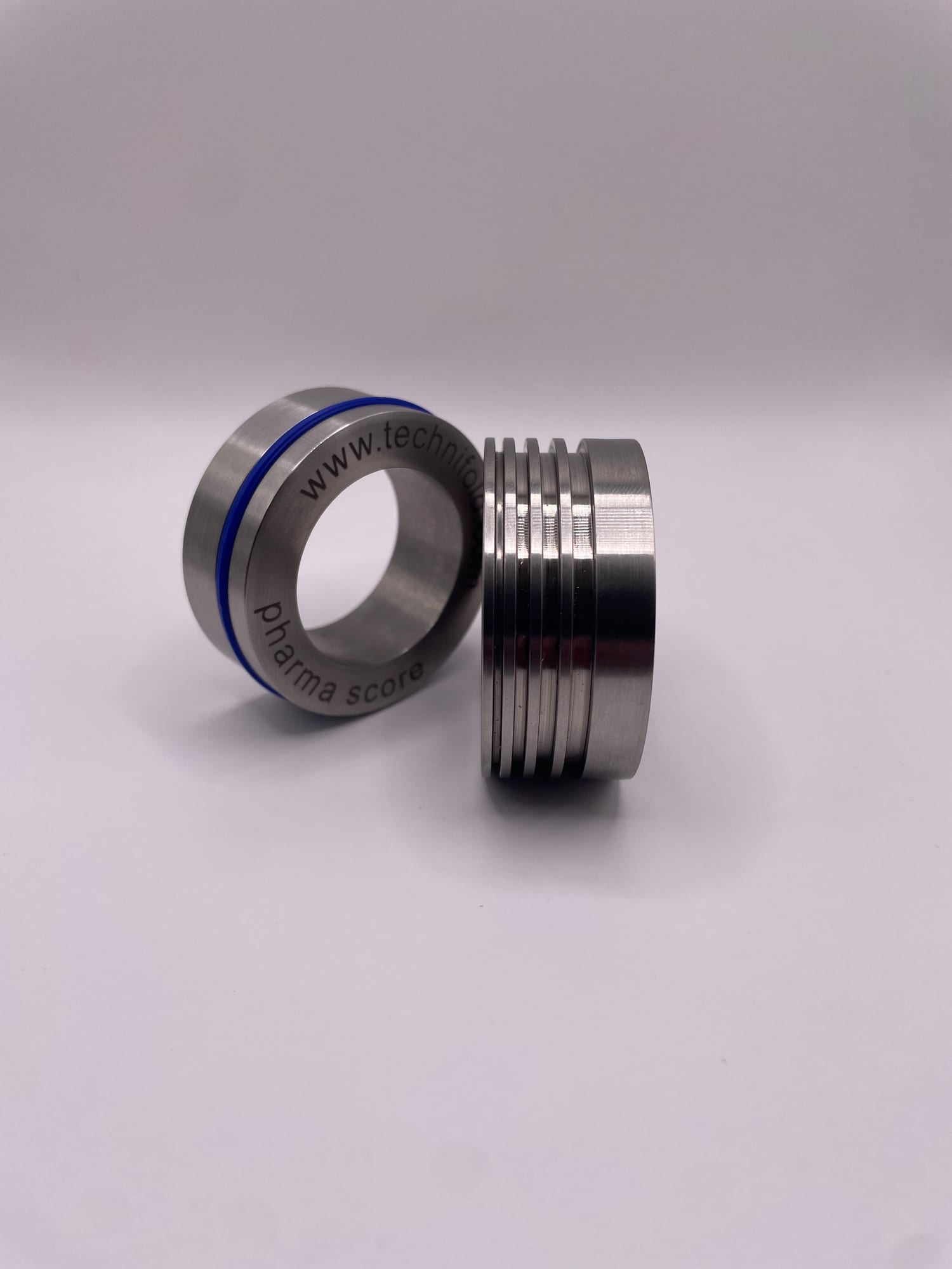 Pharma-Score male with blue band and six-groove female ring